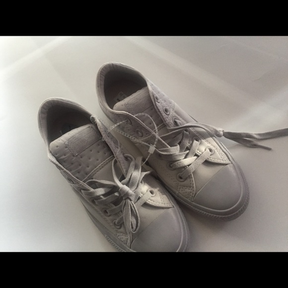 Converse size 7 ! - Picture 2 of 3